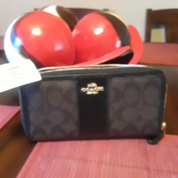 Authentic Coach Wallet - Picture 3 of 3